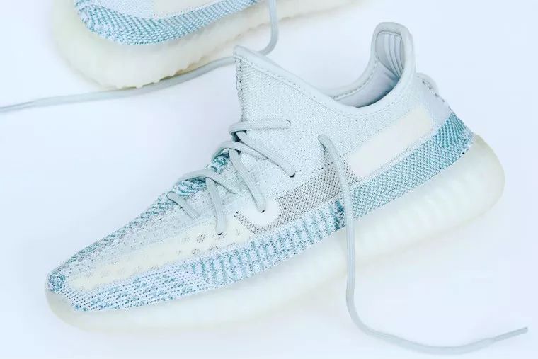 满天星版本美炸了！Yeezy 350 V2 “Cloud White ” 也太让(图2)