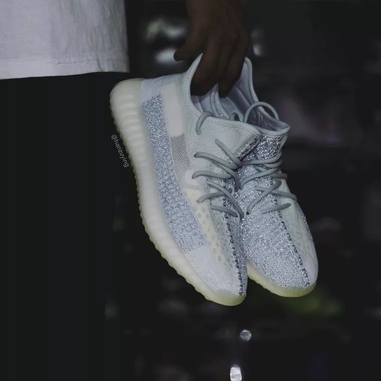 满天星版本美炸了！Yeezy 350 V2 “Cloud White ” 也太让(图3)